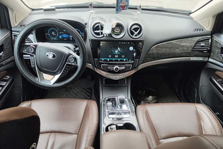 Used BYD Tang New Energy 2015 2.0T Four-Wheel-Drive Flagship Model Center Console