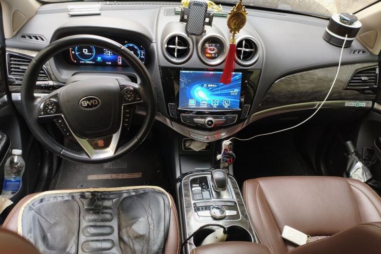 Used BYD Tang New Energy 2015 2.0T Four-Wheel-Drive Flagship Model Center Console