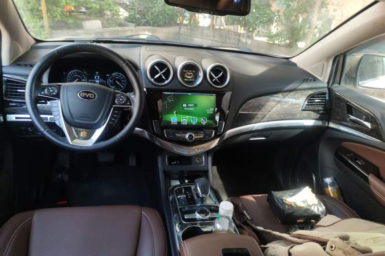 Used BYD Tang New Energy 2015 2.0T Four-Wheel-Drive Flagship Model Center Console