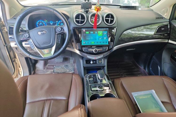 Used BYD Tang New Energy 2015 2.0T Four-Wheel-Drive Flagship Model Center Console