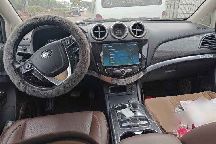 Used BYD Tang New Energy 2015 2.0T Four-Wheel-Drive Flagship Model Center Console