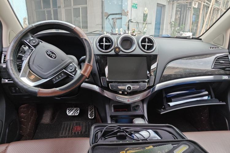 Used BYD Tang New Energy 2015 2.0T Four-Wheel-Drive Flagship Model Center Console