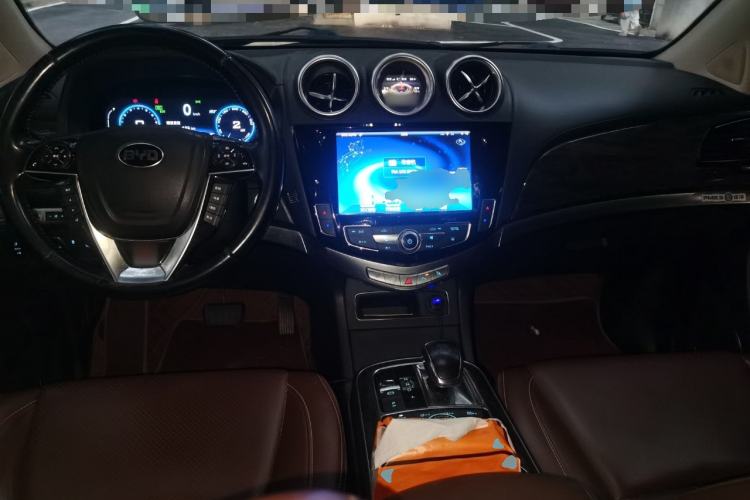 Used BYD Tang New Energy 2015 2.0T Four-Wheel-Drive Flagship Model Center Console