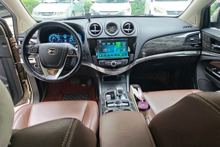 Used BYD Tang New Energy 2015 2.0T Four-Wheel-Drive Flagship Model Center Console