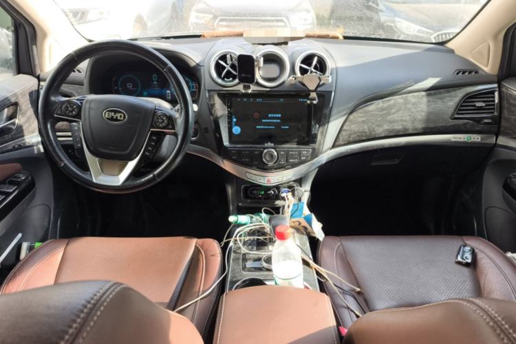 Used BYD Tang New Energy 2015 2.0T Four-Wheel-Drive Flagship Model Center Console