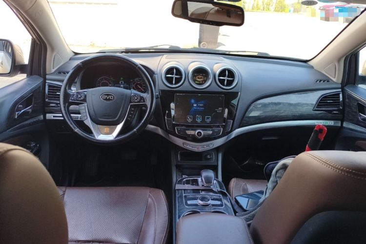 Used BYD Tang New Energy 2015 2.0T Four-Wheel-Drive Flagship Model Center Console