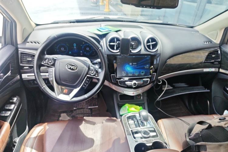 Used BYD Tang New Energy 2015 2.0T Four-Wheel-Drive Flagship Model Center Console