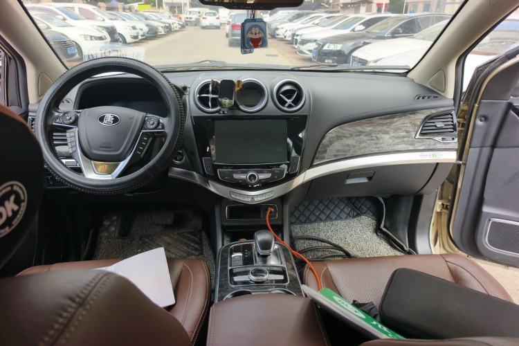 Used BYD Tang New Energy 2015 2.0T Four-Wheel-Drive Flagship Model Center Console