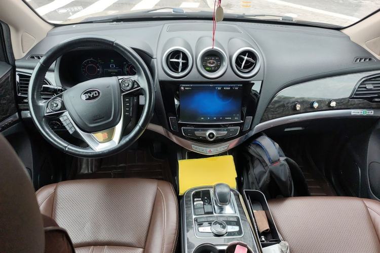 Used BYD Tang New Energy 2015 2.0T Four-Wheel-Drive Flagship Model Center Console
