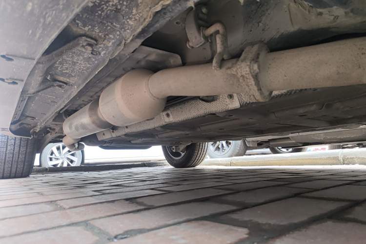 Used BYD Tang New Energy 2015 2.0T Four-Wheel-Drive Flagship Model Chassis Front Right