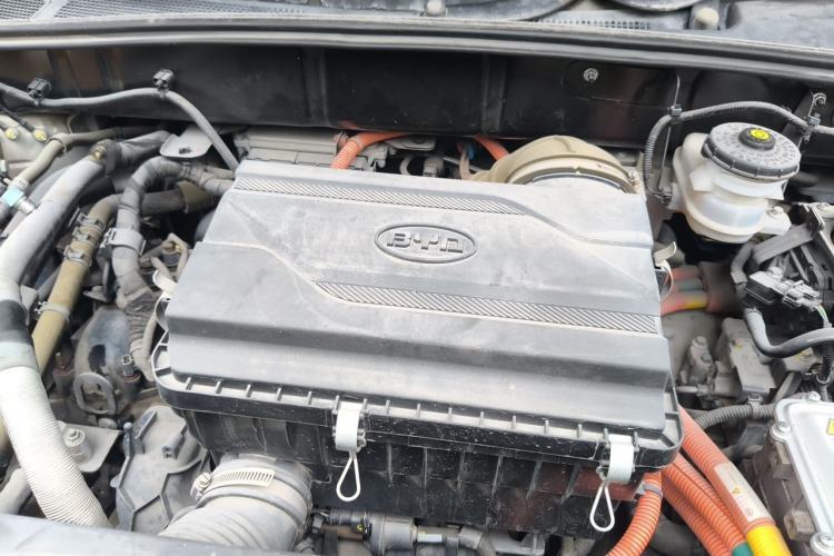 Used BYD Tang New Energy 2015 2.0T Four-Wheel-Drive Flagship Model Engine Bay