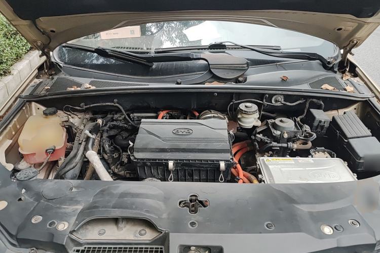 Used BYD Tang New Energy 2015 2.0T Four-Wheel Drive Luxury Model Engine Bay
