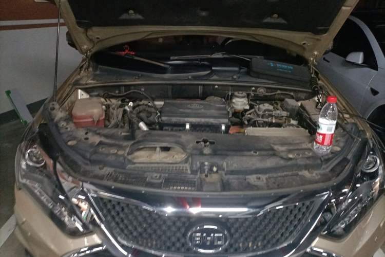 Used BYD Tang New Energy 2015 2.0T Four-Wheel-Drive Flagship Model Engine Bay