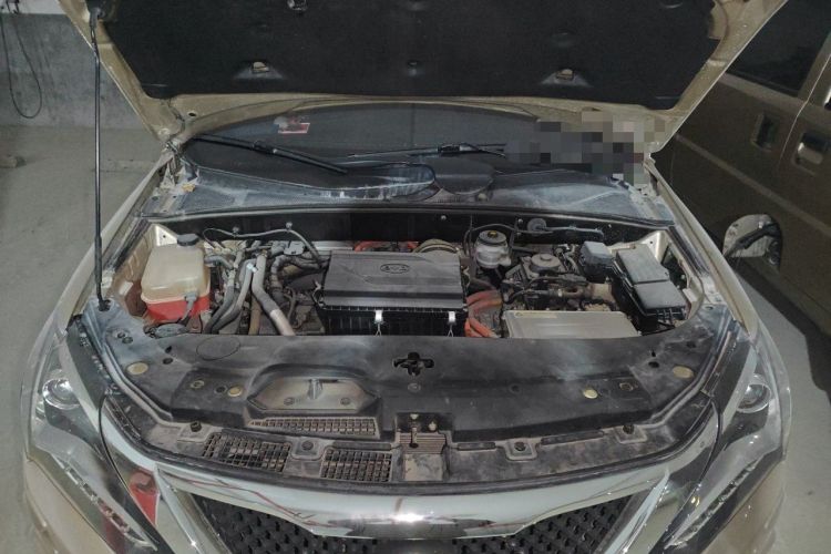 Used BYD Tang New Energy 2015 2.0T Four-Wheel-Drive Flagship Model Engine Bay
