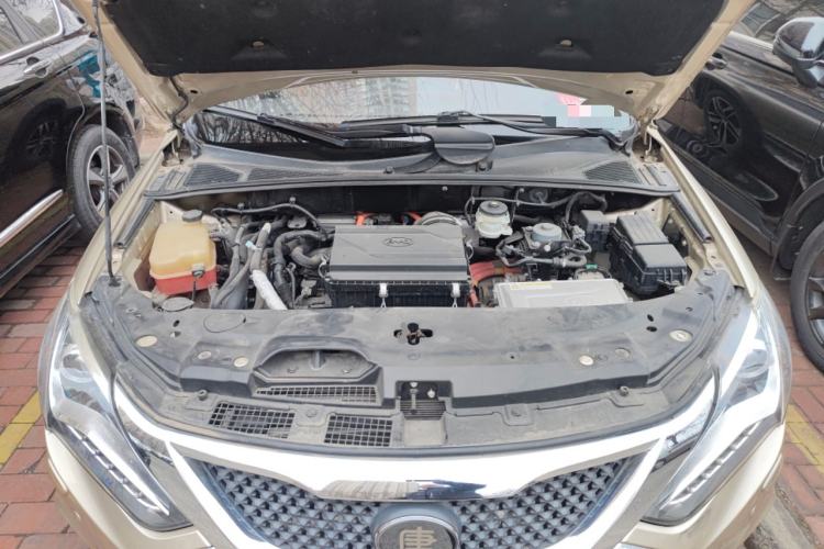 Used BYD Tang New Energy 2015 2.0T Four-Wheel-Drive Flagship Model Engine Bay