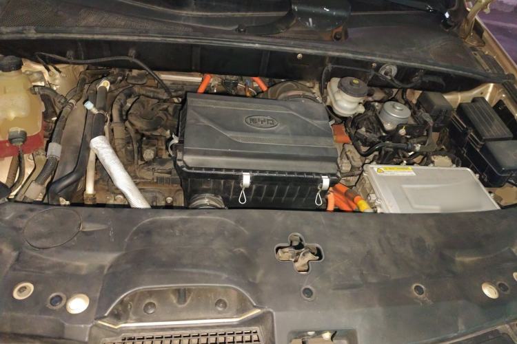 Used BYD Tang New Energy 2015 2.0T Four-Wheel-Drive Flagship Model Engine Bay