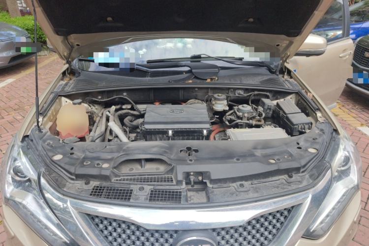 Used BYD Tang New Energy 2015 2.0T Four-Wheel-Drive Flagship Model Engine Bay