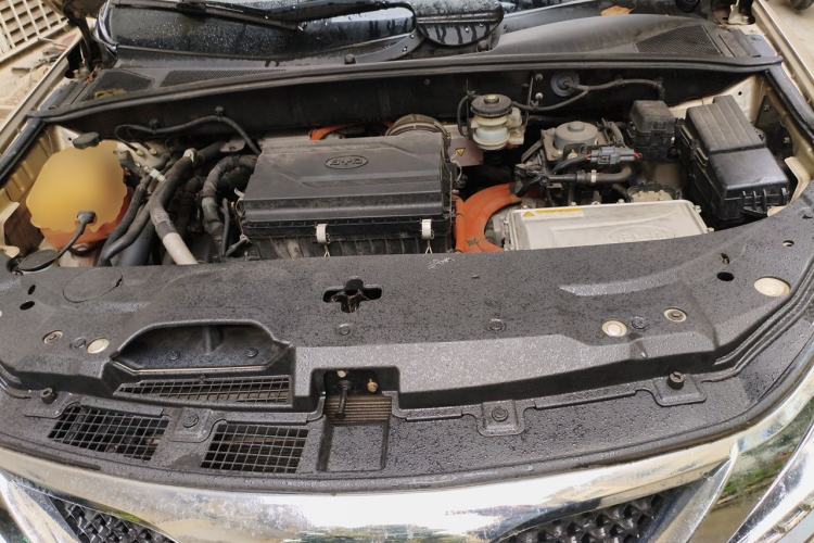 Used BYD Tang New Energy 2015 2.0T Four-Wheel-Drive Flagship Model Engine Bay