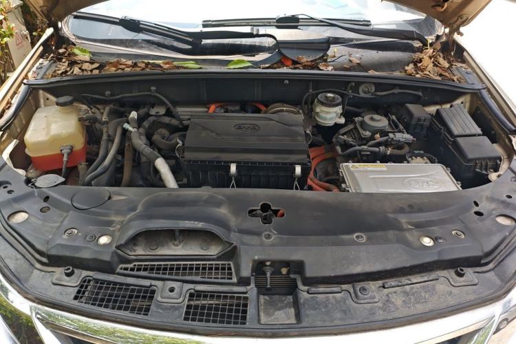 Used BYD Tang New Energy 2015 2.0T Four-Wheel-Drive Flagship Model Engine Bay