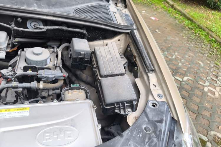 Used BYD Tang New Energy 2015 2.0T Four-Wheel-Drive Flagship Model Engine Bay Left