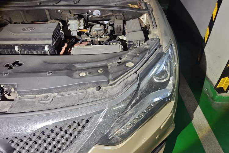 Used BYD Tang New Energy 2015 2.0T Four-Wheel-Drive Flagship Model Engine Bay Left