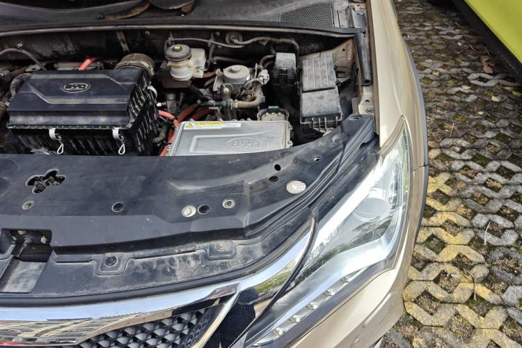 Used BYD Tang New Energy 2015 2.0T Four-Wheel-Drive Flagship Model Engine Bay Left