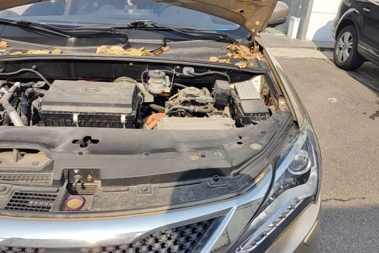 Used BYD Tang New Energy 2015 2.0T Four-Wheel-Drive Flagship Model Engine Bay Left