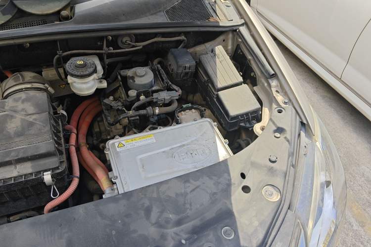 Used BYD Tang New Energy 2015 2.0T Four-Wheel-Drive Flagship Model Engine Bay Left