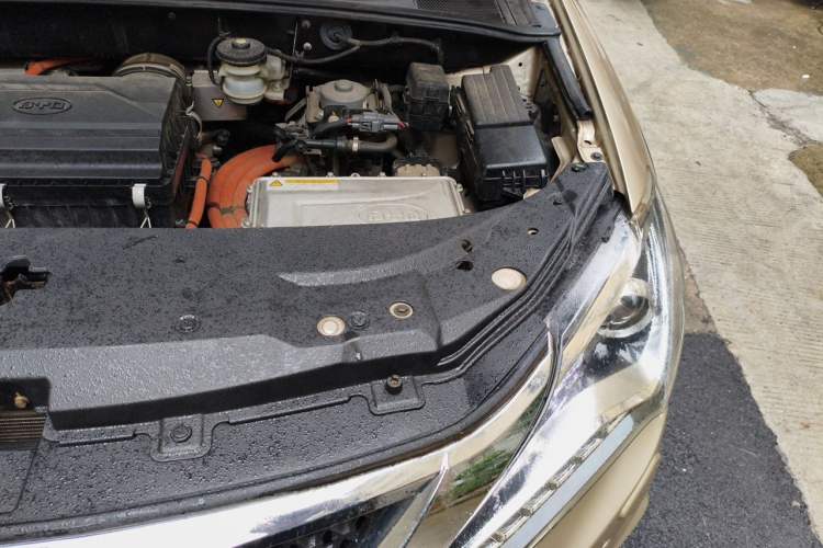 Used BYD Tang New Energy 2015 2.0T Four-Wheel-Drive Flagship Model Engine Bay Left