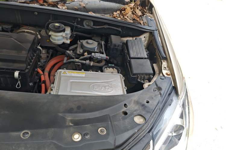 Used BYD Tang New Energy 2015 2.0T Four-Wheel-Drive Flagship Model Engine Bay Left