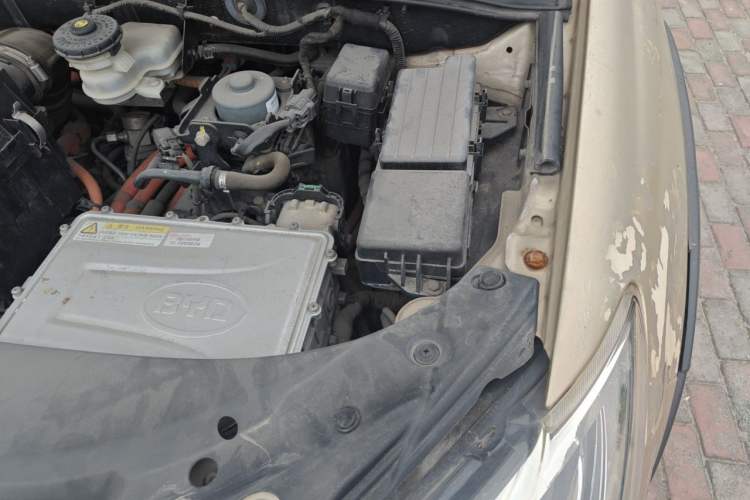 Used BYD Tang New Energy 2015 2.0T Four-Wheel-Drive Flagship Model Engine Bay Left