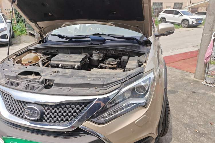 Used BYD Tang New Energy 2015 2.0T Four-Wheel-Drive Flagship Model Engine Bay Left