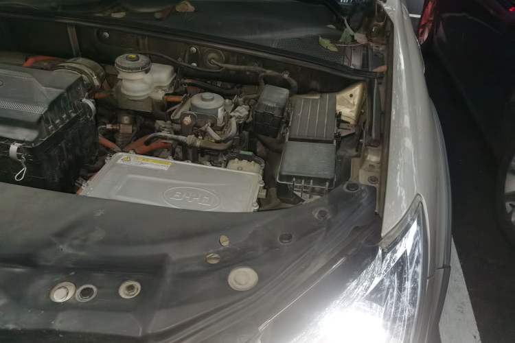 Used BYD Tang New Energy 2015 2.0T Four-Wheel-Drive Flagship Model Engine Bay Left