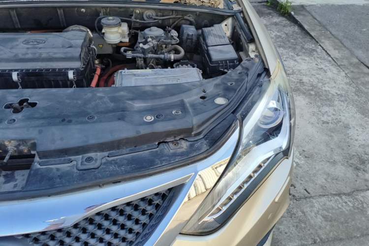 Used BYD Tang New Energy 2015 2.0T Four-Wheel-Drive Flagship Model Engine Bay Left