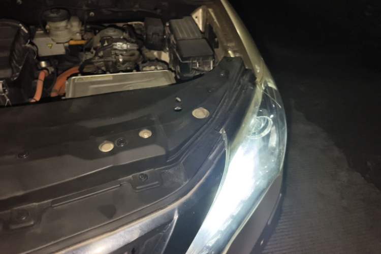 Used BYD Tang New Energy 2015 2.0T Four-Wheel-Drive Flagship Model Engine Bay Left