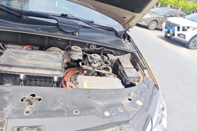 Used BYD Tang New Energy 2015 2.0T Four-Wheel-Drive Flagship Model Engine Bay Left