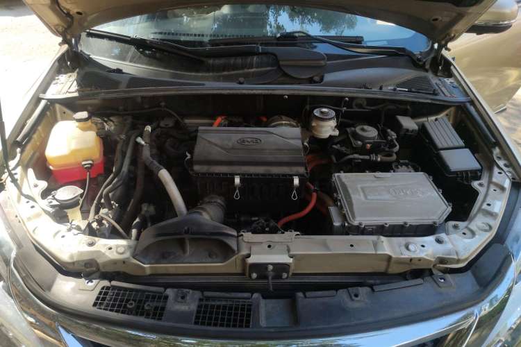 Used BYD Tang New Energy 2015 2.0T Four-Wheel-Drive Flagship Model Engine Bay