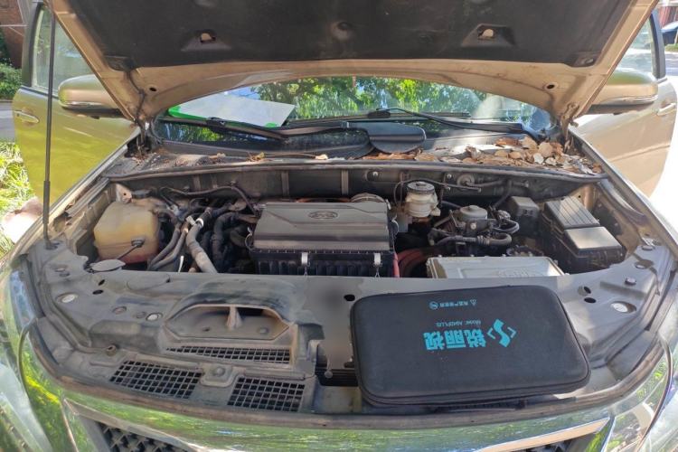 Used BYD Tang New Energy 2015 2.0T Four-Wheel-Drive Flagship Model Engine Bay