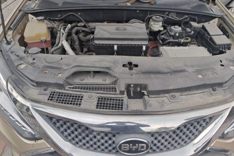 Used BYD Tang New Energy 2015 2.0T Four-Wheel-Drive Flagship Model Engine Bay