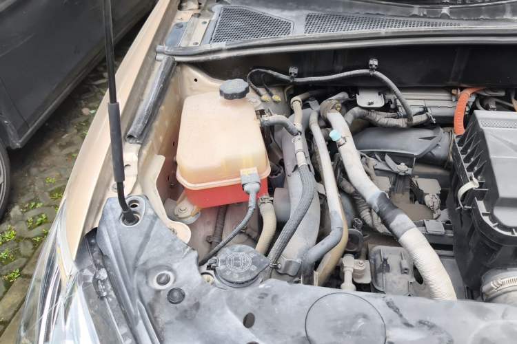 Used BYD Tang New Energy 2015 2.0T Four-Wheel-Drive Flagship Model Engine Bay Right