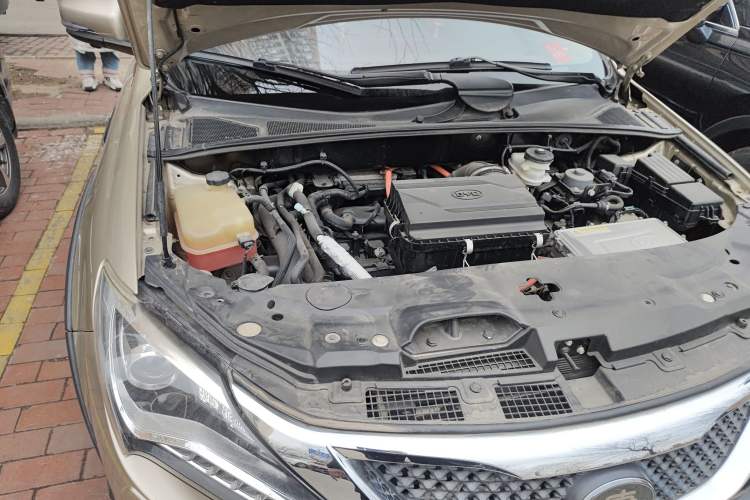 Used BYD Tang New Energy 2015 2.0T Four-Wheel-Drive Flagship Model Engine Bay Right