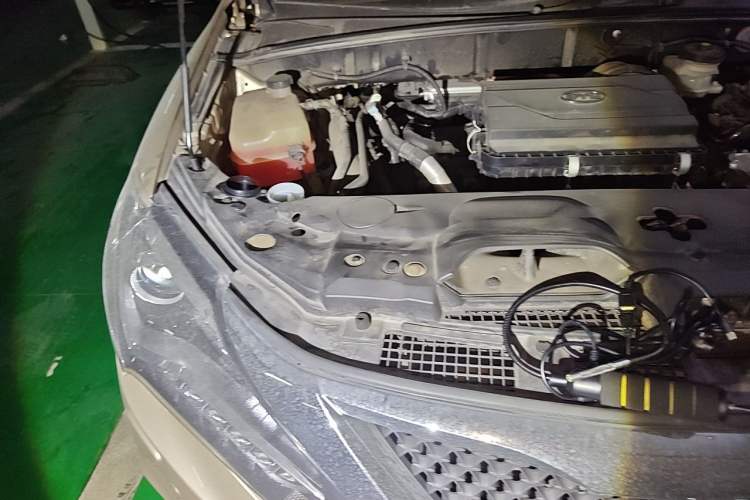 Used BYD Tang New Energy 2015 2.0T Four-Wheel-Drive Flagship Model Engine Bay Right