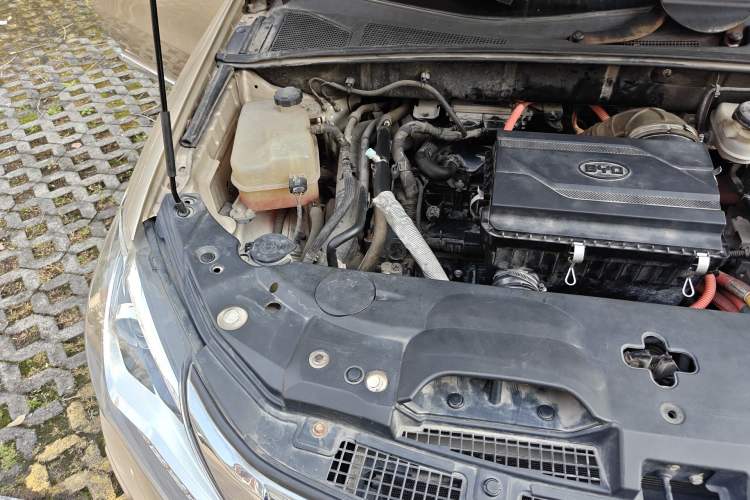 Used BYD Tang New Energy 2015 2.0T Four-Wheel-Drive Flagship Model Engine Bay Right
