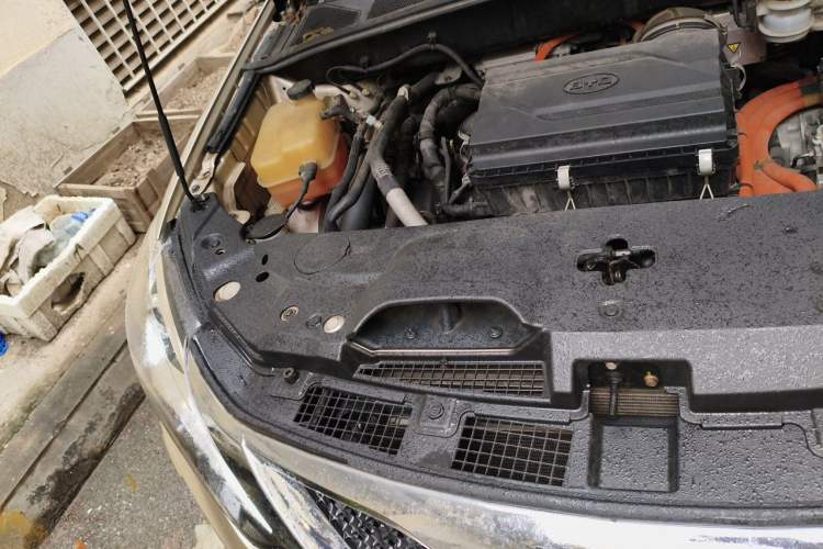 Used BYD Tang New Energy 2015 2.0T Four-Wheel-Drive Flagship Model Engine Bay Right