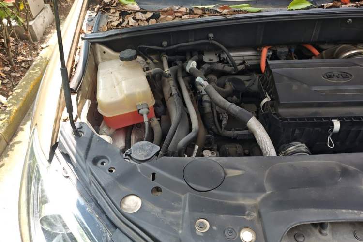 Used BYD Tang New Energy 2015 2.0T Four-Wheel-Drive Flagship Model Engine Bay Right