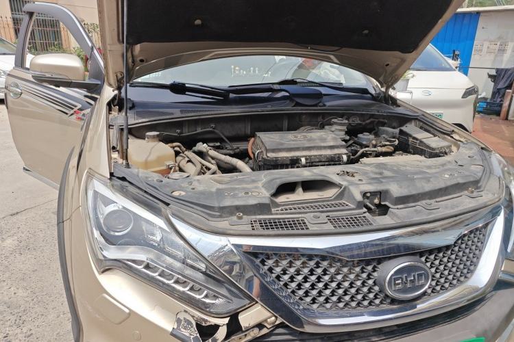 Used BYD Tang New Energy 2015 2.0T Four-Wheel-Drive Flagship Model Engine Bay Right