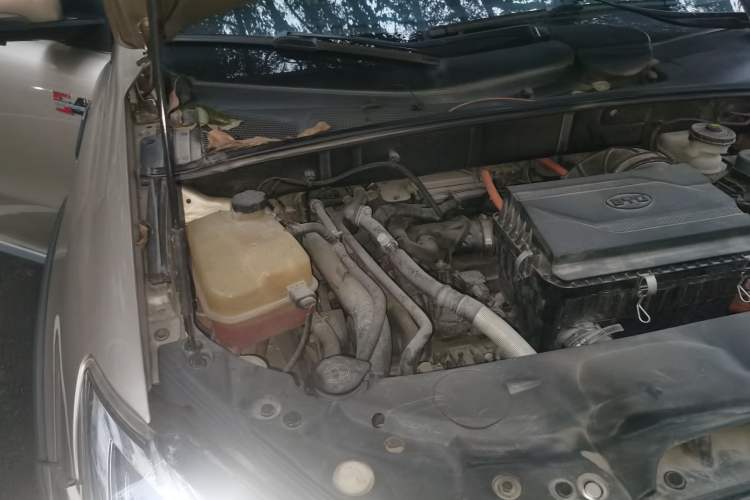 Used BYD Tang New Energy 2015 2.0T Four-Wheel-Drive Flagship Model Engine Bay Right