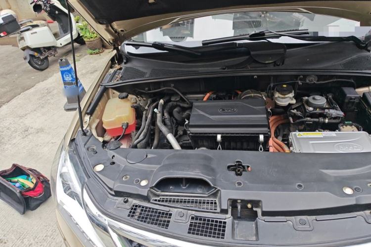 Used BYD Tang New Energy 2015 2.0T Four-Wheel-Drive Flagship Model Engine Bay Right