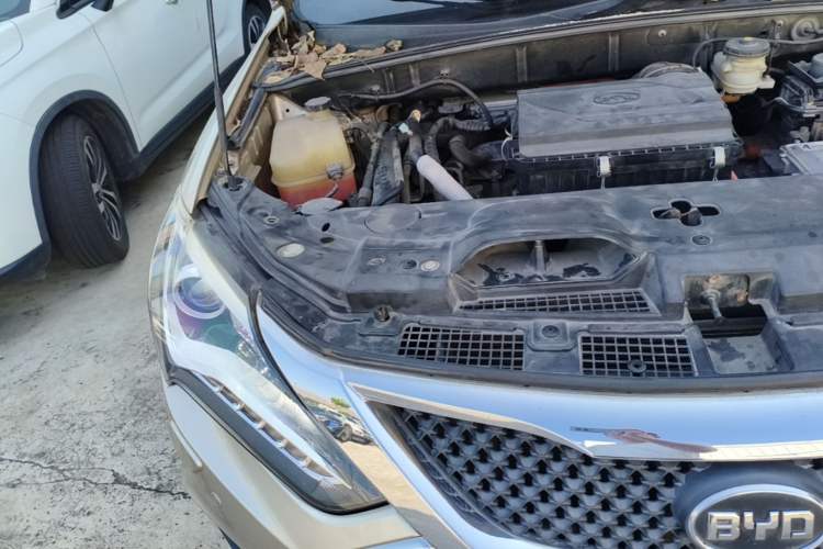 Used BYD Tang New Energy 2015 2.0T Four-Wheel-Drive Flagship Model Engine Bay Right