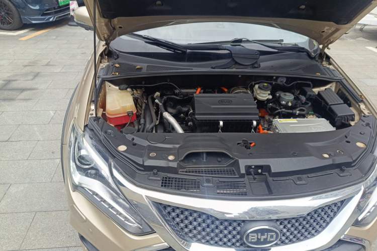 Used BYD Tang New Energy 2015 2.0T Four-Wheel-Drive Flagship Model Engine Bay Right